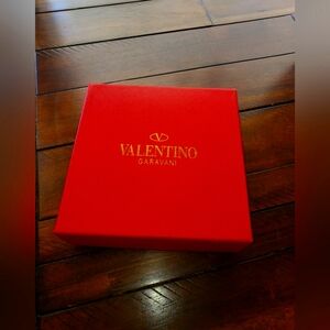 Valentino Garavani belt box. Valentino card. Good uses shape.